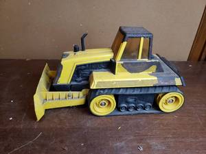 lot 42 image: Tonka Dozer Missing 1 Track