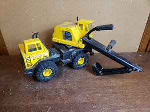 lot 43 image: Tonka Truck Excavator