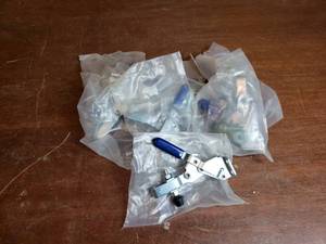 lot 59 image: Set of 6 Toggle Clamps