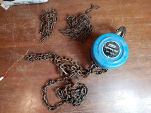 lot 76 image: Grip 1 Ton Chain Hoist