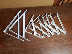 lot 81 image: Shelf Brackets