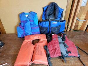 lot 84 image: 4 Life Jackets including Stearns Challenger