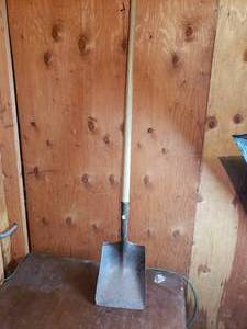 lot 119 image: Shovel
