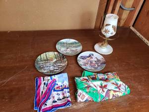 lot 127 image: Wildlife Plates, Old Lamp, Silken Bandanas