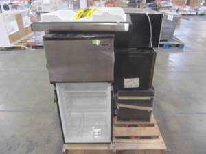 lot 309 image: WHOLESALE MIXED PALLET OF SMALL APPLIANCES AND RANGE HOODS