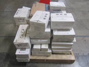 lot 313 image: WHOLESALE MIXED PALLET OF MISCELLANEOUS TILE