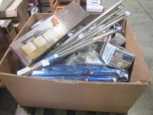 lot 202 image: WHOLESALE MIXED PALLET OF CHRISTMAS DECORATIONS, DOOR BELLS, HOUSEWARES AND MORE
