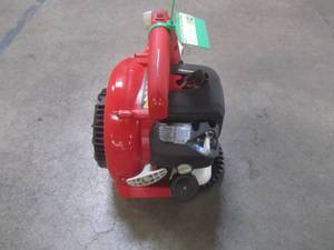 lot 7 image: Homelite 150 MPH 400 CFM 26cc Gas Handheld Blower Vacuum UT26HBV
