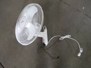 lot 883 image: PELONIS 18-in 3-Speed Indoor Oscillating Wall Fan FW45-F3 - Works Well, Pull Cord on Left Does not Switch Speeds, Left works.