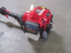 lot 22 image: Troy-bilt 30 cc 4-Cycle Straight Shaft Attachment Capable Gas Trimmer with JumpStart Capabilities TB685 EC