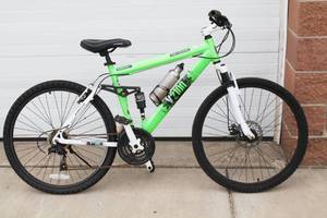 lot 6 image: Genesis  V 2100 , 26 Dual Suspension Mens Mountain Bike