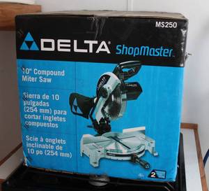 lot 8 image: 10 Compound Miter Saw DELTA  Model# MS 250