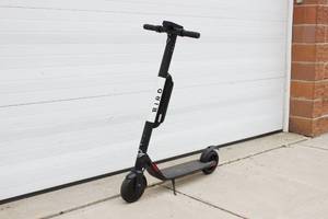 lot 27 image: Electric Scooter
