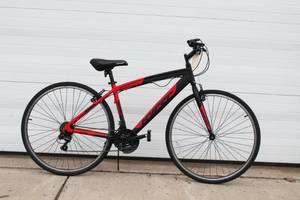 lot 10 image: Hyper 700 C Mens Spin Fit Hybrid Bike