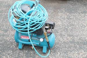 lot 19 image: Makita 2.6 Gallon Air Compressor