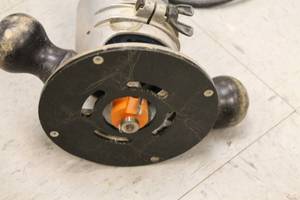 lot 21 image: Bosch 1604 Electric Router