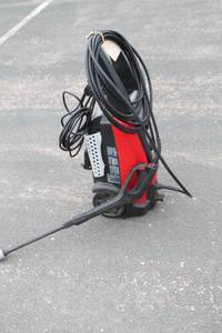lot 33 image: Husky Power Washer 1800