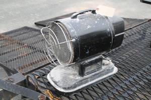 lot 35 image: Heat Hog 60,000 BTU Heater
