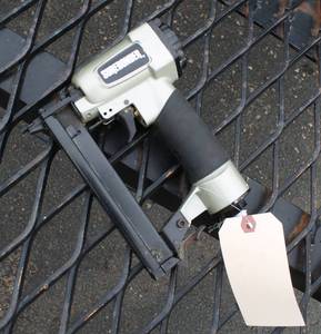lot 43 image: Staple Gun