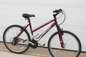 lot 16 image: Raleigh  26 Womans Mountain Bike
