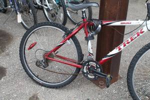 lot 34 image: TREK 800 Sport 26 Mens Mountain Bike