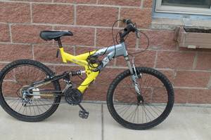 lot 36 image: MAGNA Exitor 2 X Dual Suspension 24 Youth Bike
