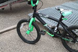 lot 74 image: NEXT Surge Race Team Boys Bike