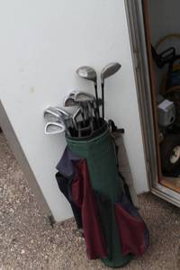 lot 79 image: Golf Bag With Clubs