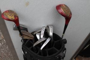 lot 81 image: Golf Bag With Clubs