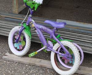 lot 80 image: Girls Disney Princesses 14 Girls Bike