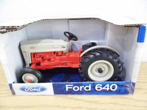 lot 17 image: Ertl Ford 640 Tractor