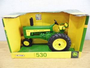 lot 20 image: Ertl John Deere Model 530 Tractor