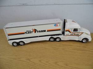 lot 31 image: Fleet Farm Semi