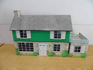 lot 40 image: Doll House
