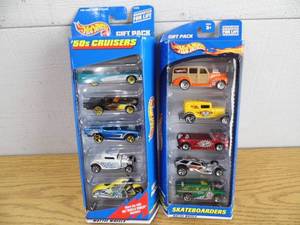 lot 49 image: Lot of 2 HotWheels Gift Packs