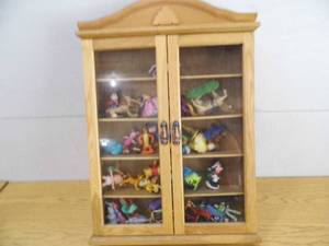 lot 72 image: Wooden Showcase wFigures
