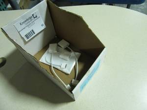 lot 52 image: Lot of 3 Apple A1368 iPad VGA Adapter