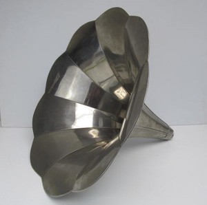 lot 44 image: Large Old Antique Victrola Phonograph Horn