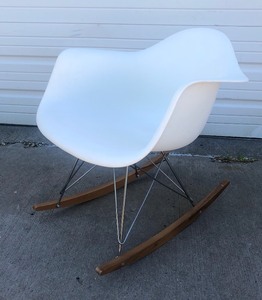 lot 4 image: Eames Herman Miller Signed Molded Plastic Armchair wRocker Base