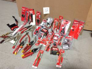 Assorted lot&nbsp MILWAUKEE TOOLS - customer returns- various types and conditions
