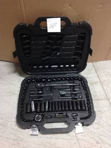 Husky 14 in., 38 in. and 12 in. Drive 100-Position Universal SAE and Metric Mechanics Tool Set (105-Piece) in good condition