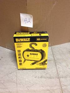 DEWALT 10 in. 40-Volt Lithium-Ion Cordless Battery Pole Saw 2.0 Ah Battery and Charger Included in good condition