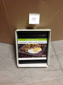 Charcoal Companion 10.5 in. x 10.4 in. Flame-Friendly Ceramic Griddle  4 PCS in good condition