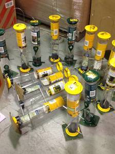 Lot of assorted Bird Feeders various styles and conditions customer returns review pictures