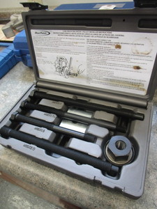 lot 709 image: LONG REACH BALANCERPULLEY INSTALLER