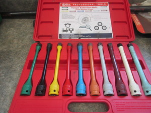 lot 712 image: TORQUE EXTENSION BARS