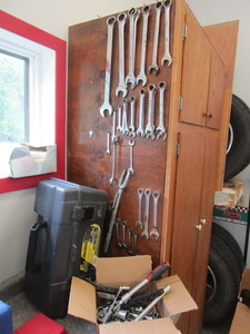 lot 721 image: PLANO TOOL BOX WITH ASSORTED HAND TOOLS