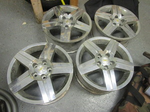 lot 723 image: CHEVY EQUINOX ALUMINUM RIMS