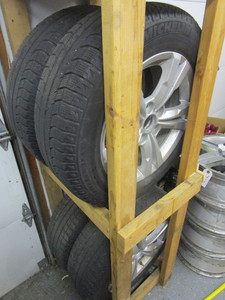 lot 724 image: MICHELIN ICE X TIRES WITH ALUMINUM RIMS