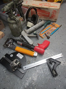 lot 733 image: DRILL AND ROUTER BIT SHARPENERS, HAMMER STYLE STAPLER AND  MORE